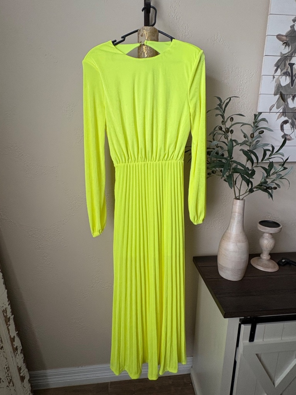 Dress - Picture 2 of 2